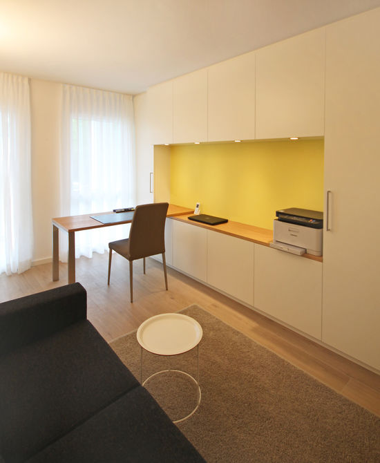 Innenarchitekt und Interior Designer Andreas Ptatscheck, München, bietet in seinem Büro für Innenarchitektur und Interior Design Beratung und Planung für Arbeitszimmer und Gästezimmer, Einbaumöbel.