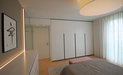 Innenarchitekt Andreas Ptatscheck, München entwickelt als Interior Designer kreative Entwürfe für alle Bereiche der Innenarchitektur und des Interior Design, hier für ein Schlafzimmer mit Ankleidebereich.