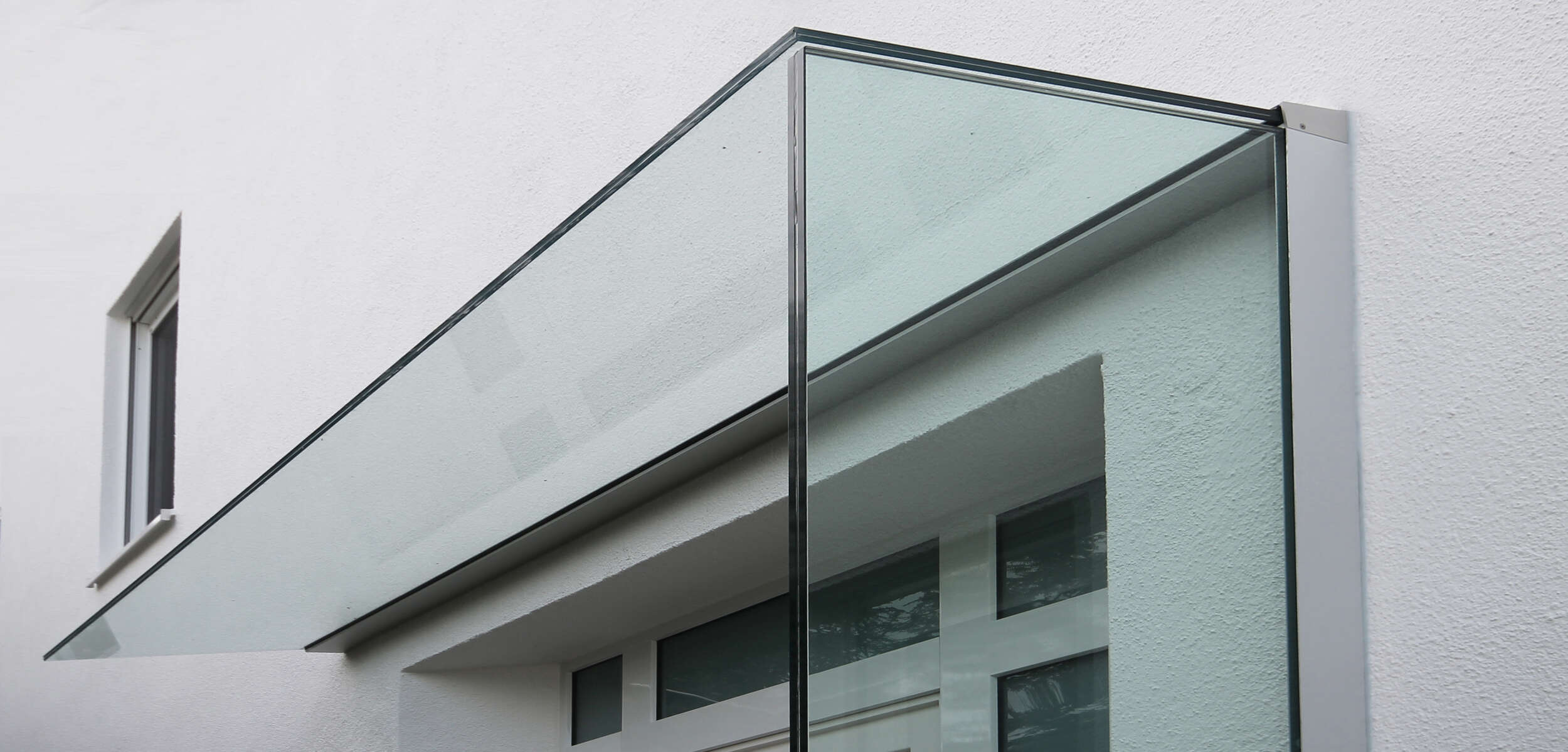 Modernes Hausdesign mit einladendem Eingangsbereich: Außenanlagen von einem Innenarchitekten in München gestaltet.