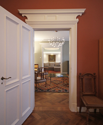 Innenarchitekt Andreas Ptatscheck, München, renovierte die Altbauwohnung behutsam und gestaltete die Innenarchitektur und das Interior Design für das Arbeitszimmer.