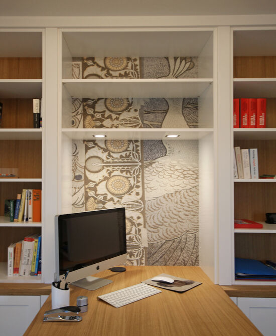 Innenarchitekt und Interior Designer Andreas Ptatscheck, München, bietet in seinem Büro für Innenarchitektur und Interior Design Beratung und Planung für Arbeitszimmer und setzt dabei hochwertige Tapeten ein.
