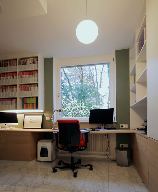 Innenarchitekt und Interior Designer Andreas Ptatscheck, München, bietet in seinem Büro für Innenarchitektur und Interior Design Beratung und Planung für alle Räume, z.B. ein privates Büro.