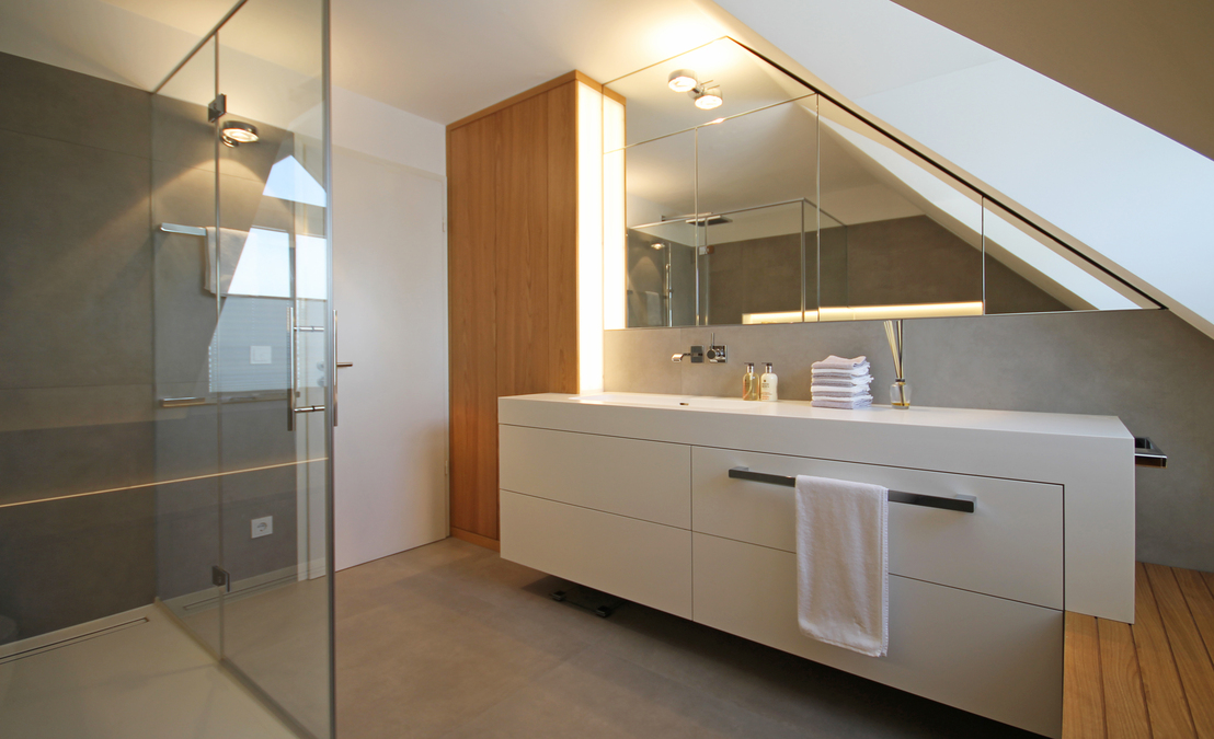 Innenarchitekt Andreas Ptatscheck, München berät Sie zu allen Themen der Innenarchitektur und des Interior Design, z.B. zum Badezimmer. Das Beispiel zeigt einen Waschtisch.