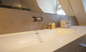 Innenarchitekt Andreas Ptatscheck, München berät Sie zu allen Themen der Innenarchitektur und des Interior Design, z.B. zum Badezimmer. Das Beispiel zeigt ein Handwaschbecken.