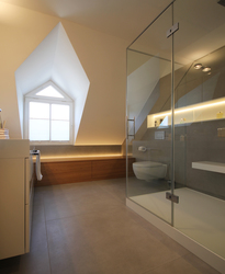 Innenarchitekt Andreas Ptatscheck, München berät Sie zu allen Themen der Innenarchitektur und des Interior Design, z.B. zum Badezimmer. Das Beispiel zeigt eine Ruhebank.