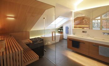 Innenarchitekt Andreas Ptatscheck, München berät Sie zu allen Themen der Innenarchitektur und des Interior Design, z.B. zum Badezimmer. Das Beispiel zeigt ein Wellnessbad mit Sauna.