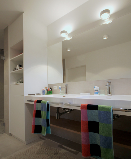 Innenarchitekt und Interior Designer Andreas Ptatscheck, München, bietet in seinem Büro für Innenarchitektur und Interior Design Beratung und Planung für Bäder großzügigen Waschtischen.