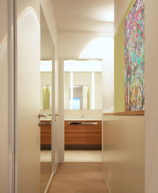 Das Büro eswerderaum von Innenarchitekt Andreas Ptatscheck in München entwickelt exklusive Innenarchitektur und Interior Design für Diele, Hauseingang und Foyer.
