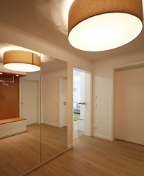 Das Planungsbüro von Innenarchitekt Andreas Ptatscheck, München, entwickelt exklusive Innenarchitektur und Interior Design für Diele, Eingangsbereich, Foyer und Entrée mit Spiegeltüren.