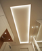 Das Büro eswerderaum von Innenarchitekt Andreas Ptatscheck in München entwickelt exklusive Innenarchitektur und Interior Design für den Wohnungseingang mit einer Lichtdecke und Einbauschränken.