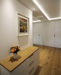 Das Planungsbüro von Innenarchitekt Andreas Ptatscheck, München, entwickelt exklusive Entwürfe der Innenarchitektur für den Wohnungseingang mit Garderobe.