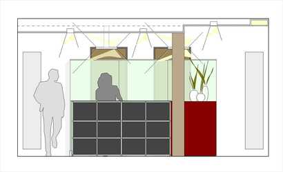 Eine bestehende Glaswand und eine Raumstütze fügen sich in das Gesamtbild der Rezeption ein. Der Bildschirm des Rechners ist in das Thekenmöbel integriert.