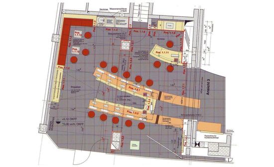 Eine Sitznische mit Lederbezug und Serviceeinbauten in der furnierten Wandverkleidung schaffen eine Lounge Atmosphäre und laden zum gemütlichen Verweilen ein.