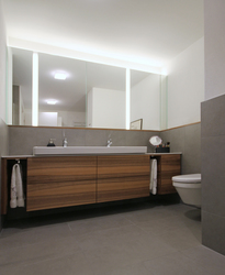 Innenarchitekt Andreas Ptatscheck, München, plante die Wohnung des Bauträgers um und entwickelte die Innenarchitektur und das Interior Design für das Bad.