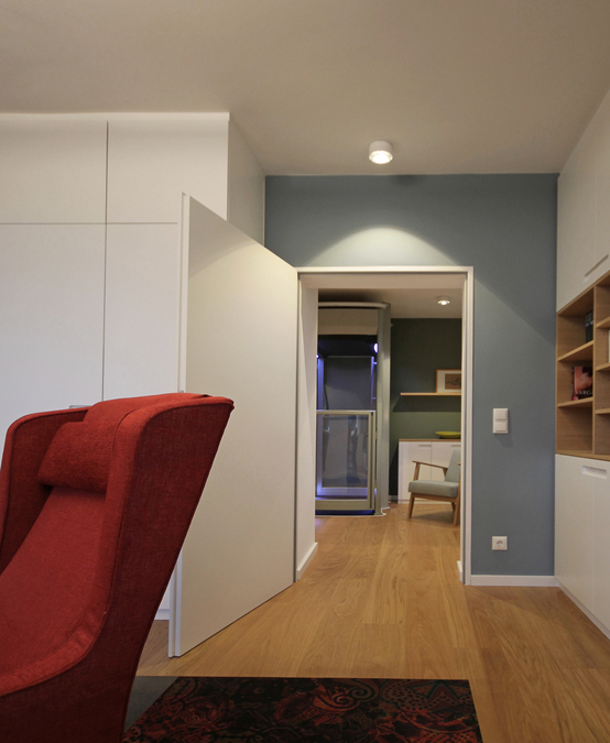 Innenarchitekt Andreas Ptatscheck, MÃ¼nchen, baute das Einfamilienhaus um und entwarf die Innenarchitektur und das Interior Design fÃ¼r das altersgerechte Schlafzimmer.