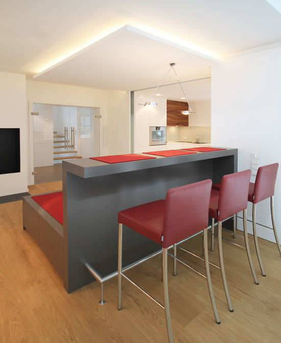 Innenarchitekt und Interior Designer Andreas Ptatscheck, München entwickelt kreative Raumlösungen für alle Bereiche der Innenarchitektur, hier plante er eine moderne Küche in einem Einfamilienhaus.