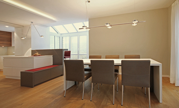 Andreas Ptatscheck, München erstellt als Innenarchitekt und Interior Designer außergewöhnliche Entwürfe für alle Aufgaben der Innenarchitektur und des Interior Design, z.B. ein Speisezimmer.