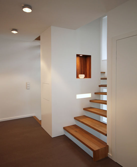 Innenarchitekt und Interior Designer Andreas Ptatscheck, München, entwickelt den Entwurf für die Innenarchitektur und das Interior Design von Neubauten und Umbauten, dabei z.B. das Treppenhaus.