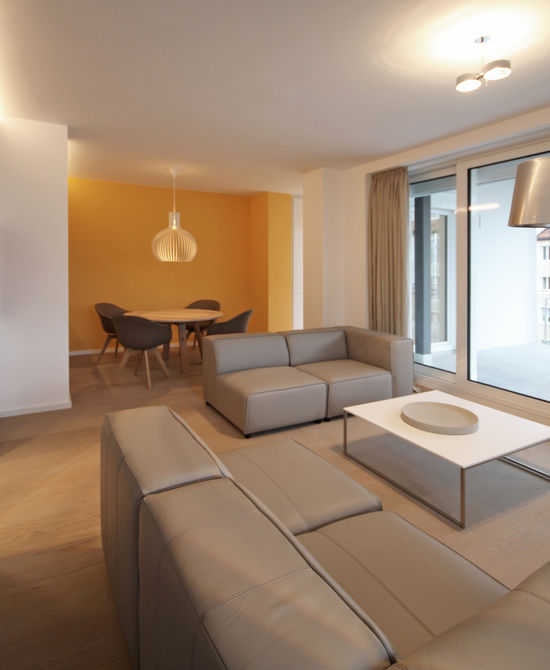 Innenarchitekt Andreas Ptatscheck, München entwirft als Interior Designer kreative Raumkonzepte für alle Themen der Innenarchitektur und des Interior Design, hier für ein Wohnzimmer mit offener Küche.
