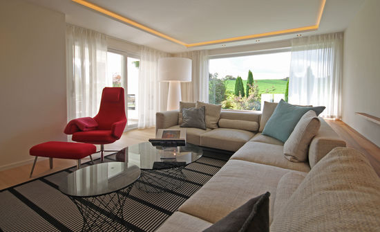 Innenarchitekt Andreas Ptatscheck, München entwickelt als Interior Designer kreative Entwürfe für alle Bereiche der Innenarchitektur und des Interior Design, hier für ein Wohnzimmer mit Sofa, Teppich, Sessel.