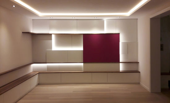 Interior Designer Andreas Ptatscheck, München entwickelt als Innenarchitekt kreative Entwürfe für alle Themen der Innenarchitektur und des Interior Design, hier für ein Wohnzimmer mit Einbauschrank.