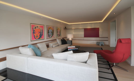 Innenarchitekt Andreas Ptatscheck, München entwickelt als Interior Designer kreative Entwürfe für alle Themen der Innenarchitektur und des Interior Design, hier für ein Wohnzimmer mit einem Loungesofa.