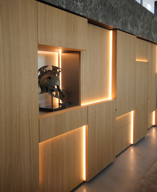 Innenarchitekt Andreas Ptatscheck, München entwickelt als Interior Designer kreative Raumideen für alle Aufgaben der Innenarchitektur und des Interior Design, hier für einen Einbauschrank mit indirekter Beleuchtung.