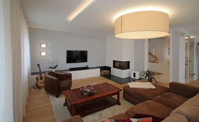 Innenarchitekt Andreas Ptatscheck, München, entwickelt als Interior Designer kreative Raumideen für alle Bereiche der Innenarchitektur und des Interior Design, hier für ein Wohnzimmer mit Kamin und Medientechnik.